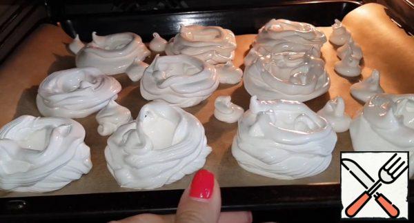 Bake for 80 minutes at a temperature of 100 degrees.