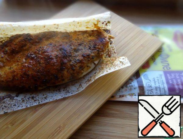Cook the chicken breast on a seasoning pan.