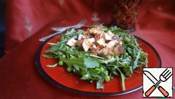 Place the diced chicken fillet on top and serve immediately.