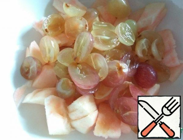 Wash the grapes, cut each grape in half and remove the seeds. Add to the apple.