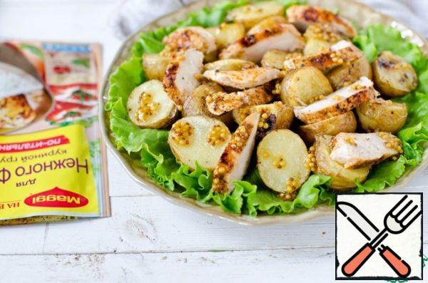 Put lettuce leaves on a plate, top with potatoes and chicken breast. For the dressing, mix the Dijon mustard, lemon juice and oil in which the potatoes were fried. Season the salad. Serve immediately, enjoy your meal!!!