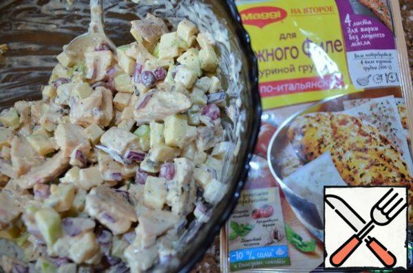Season with mayonnaise,
mix.