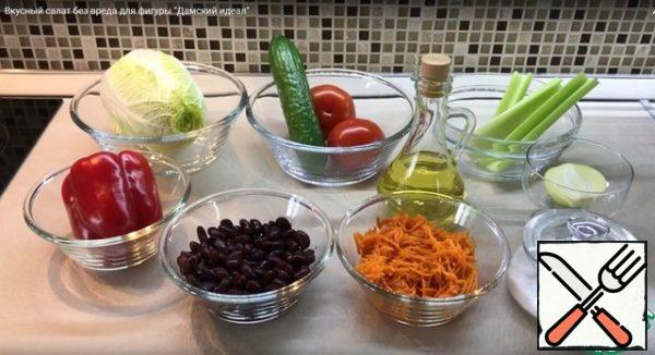 Prepare all the components of the salad: wash the vegetables, peel the onions.
