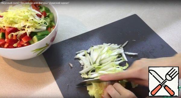 Cut the Peking cabbage into strips. 1\2 onions cut as small as possible.
