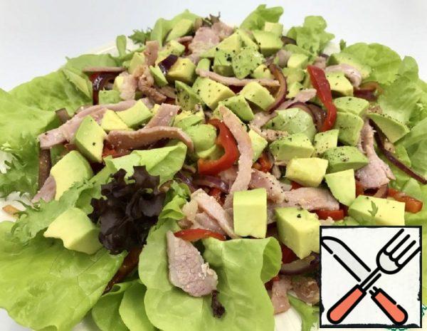 Salad with Bacon, Pepper and Avocado Recipe