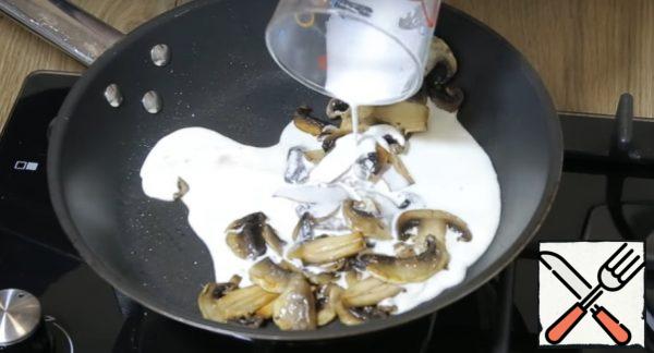 Pour cream and cheese with mold over the mushrooms. Let stand on low heat for 1-2 minutes, stirring while doing so. ( there should be no lumps of cheese).