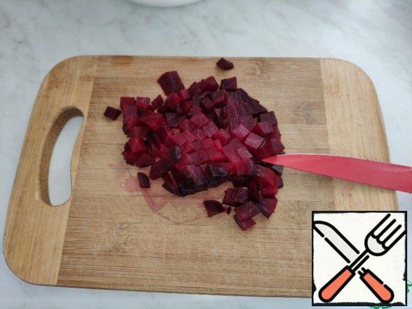 Boiled or baked beets are cleaned and cut into small cubes.