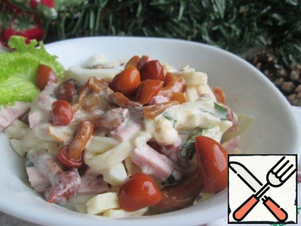 The salad is ready, you can try it!
It turned out to be satisfying and delicious!