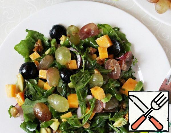Salad with Grapes and Avocado Recipe