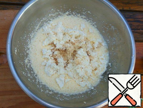 Add the cottage cheese and coffee strained through a sieve and beat again.