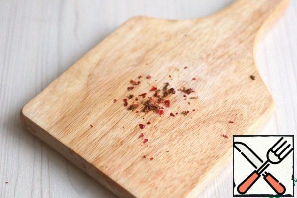 Chop with a knife or grind in a mortar.