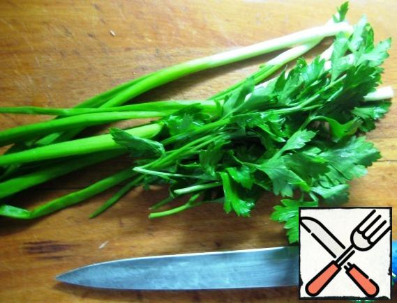 Cut the green onions and parsley.