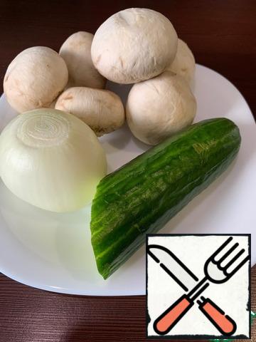 Prepare the necessary ingredients. Peel the mushrooms, onions, and boil the meat and eggs.