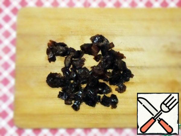 Pour boiling water over the dates and wash them under cold water. Dry with a napkin or towel and cut into 6-8 pieces each.