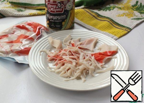 Crab meat is broken down into fibers, it is easy to do, it is easily separated.