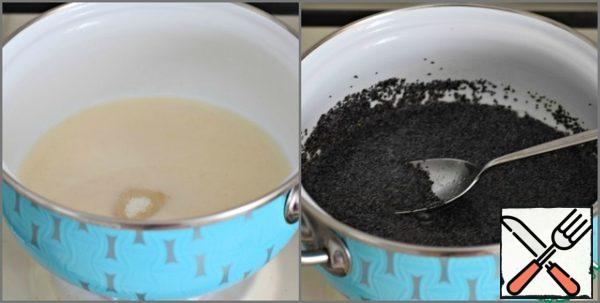 Prepare the poppy.
Pour the remaining 150-160 ml of oat milk into a saucepan, add 50 g of sugar, and mix. Pour in the poppy seeds and cook the poppy filling over a moderate heat, stirring constantly until most of the liquid has evaporated. (minutes 6-7) Should get a thick poppy "porridge".     