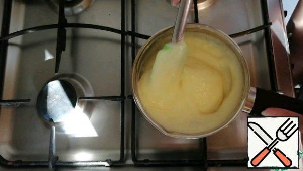 As soon as the cream boils and becomes thick, remove from the heat.