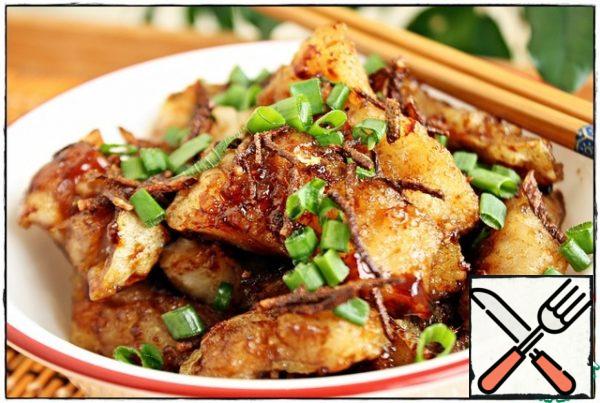 When you are satisfied with the result, transfer the fish to a plate, sprinkle with fried ginger and green onions. At the beginning of the recipe, I indicated that this amount is calculated for two servings, since this fish is served with steamed rice. I'll be honest - it's cooked well without rice, but then it turns out one serving...