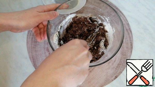 Do not sift all the flour at once, since the quality of flour is different for everyone and may differ slightly, look at the consistency of the dough.