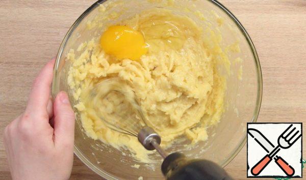 Transfer the dough to a bowl in which it will be convenient for you to beat with a mixer, let it cool down to about 60 degrees.