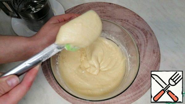 And mix everything with a whisk or spatula until smooth. The dough should be without lumps, the consistency of thick sour cream.