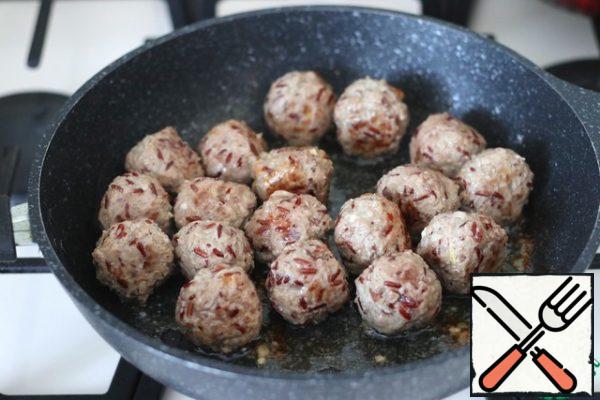 Fry the meatballs over medium heat on all sides.