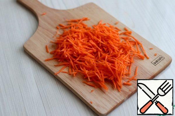 Grate the carrots (1 PC.).