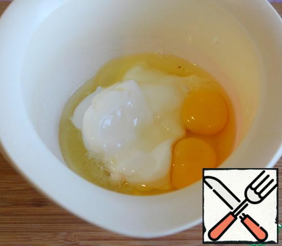Semolina, eggs, mayonnaise, sour cream (I have sour cream and yogurt) put in a container.