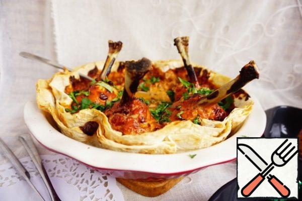 The sides turn out crispy, and the bottom gets wet, but in combination with the sauce it becomes incredibly delicious.