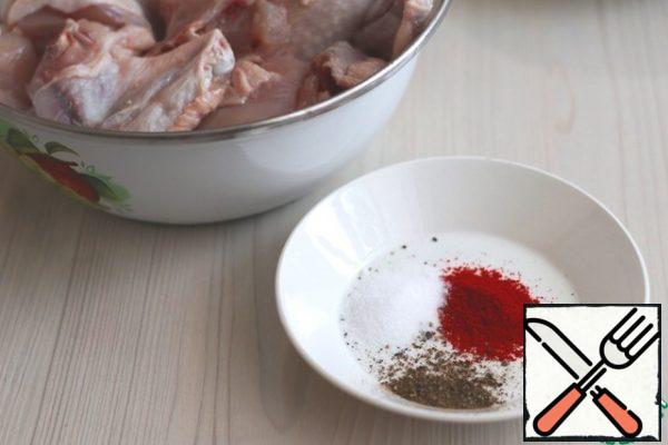 In a separate bowl, mix salt and ground black pepper to taste, add sweet paprika (1 tsp).