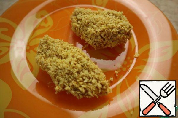 We are waiting for another 3-5 minutes. So we give the second layer of breading to thicken on the chicken. If you fry immediately , there is a chance that the breading will fall off from the chicken. There are many ways to make it stronger and this is one of them.