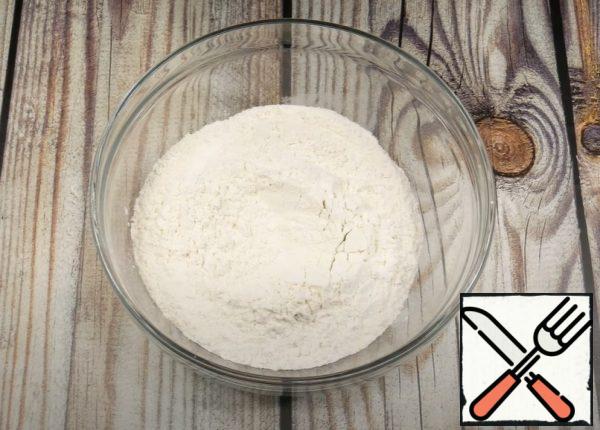 Mix the sifted flour with baking powder.