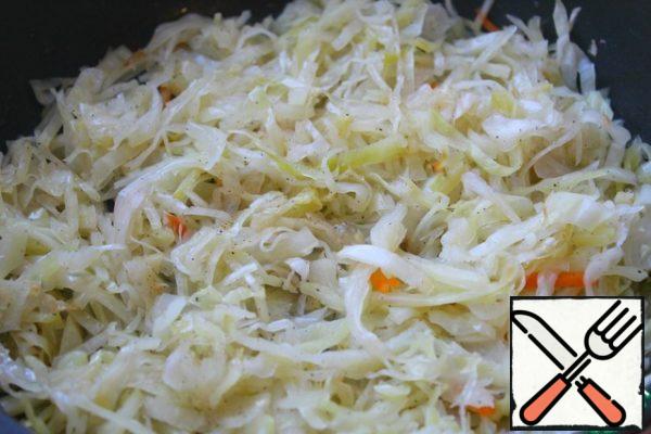 Chop the fresh cabbage and put it out with the sauerkraut in the heated oil, add salt, pepper and sugar to taste.