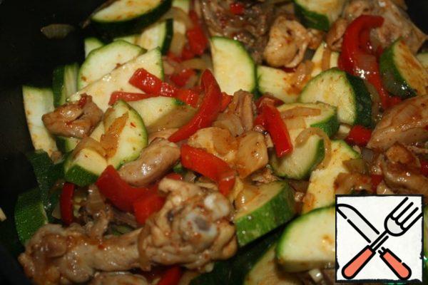 Cut the zucchini into half rings or large cubes.
Fry everything together for another 5 minutes.
Then add the sliced tomatoes from the jar. In summer, you can take fresh tomatoes. Add salt to taste and simmer under the lid for about 10 -15 minutes.