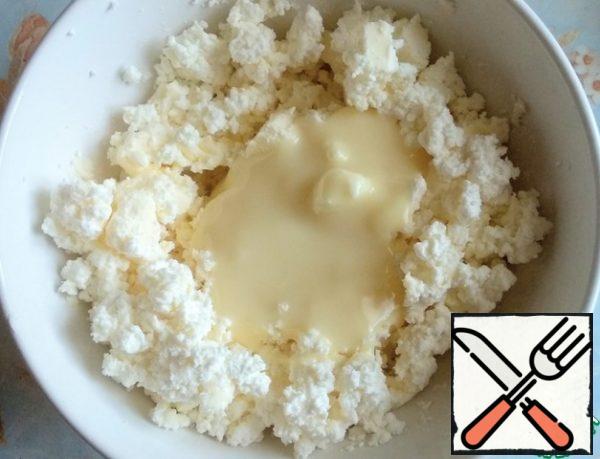 Then add powdered sugar and condensed milk. Grind with an immersion blender until smooth.