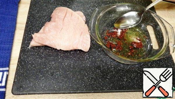 Red marinade: 2 teaspoons of dry adjika, half a teaspoon of salt, two tablespoons of olive oil. Everything is thoroughly mixed and rubbed. I rub the marinade on the meat with my hands. I'll let you stand for 30 minutes.