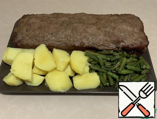 Serve with a salad of fresh vegetables. Enjoy your meal.