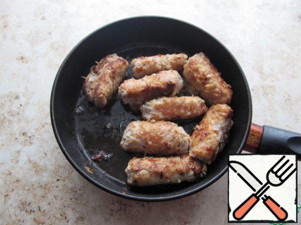 Heat the vegetable oil in a frying pan and quickly fry the rolls until they are brown.