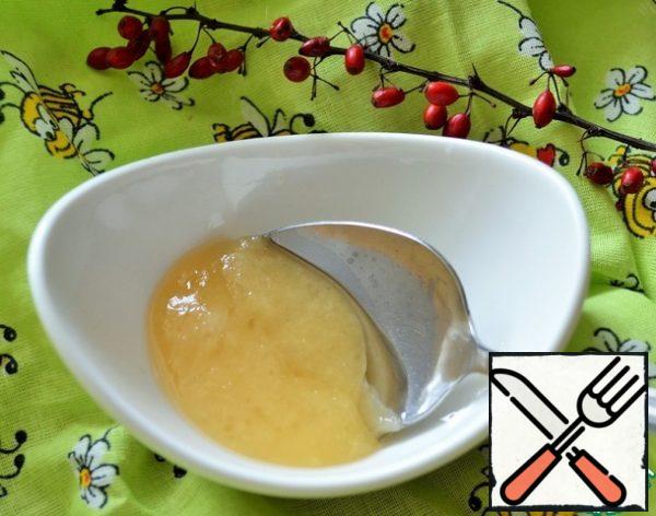 Melt the honey and mix with 1 tablespoon of vegetable oil.