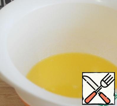 Boil the milk and immediately pour it into a bowl, mix it and cool it down a little.