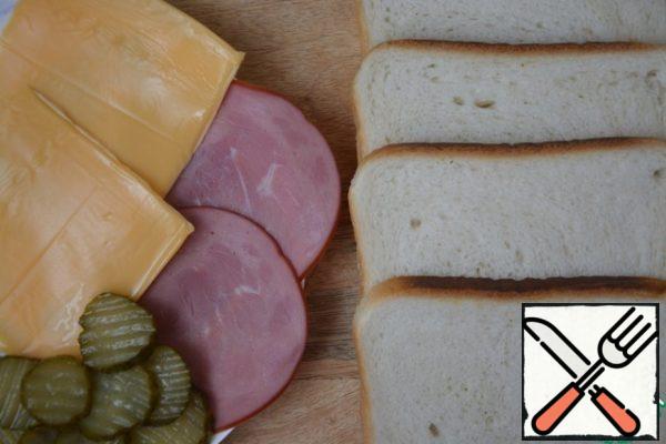Ham can be replaced with sausage, and cheese in plates on any to your taste.