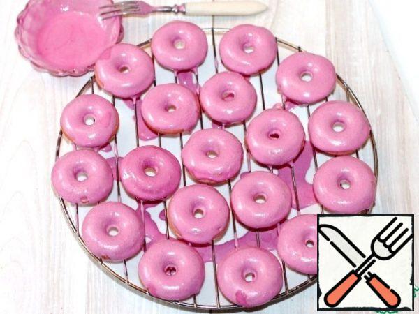 Dip the doughnuts in the icing and put them on the grill.
