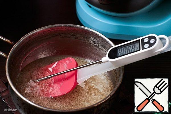 Cook over medium heat to 110°C. When it reaches the desired temperature, remove from the heat and let cool to 80C, stirring occasionally so that a crust does not form.