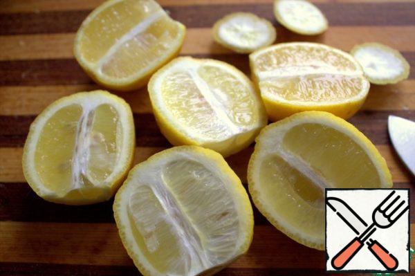 Wash the lemon thoroughly and remove the seeds.