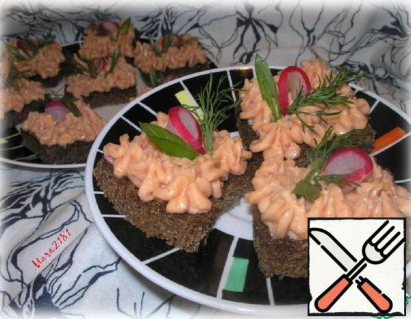 Sandwiches with Salted Pink Salmon and Radish Recipe