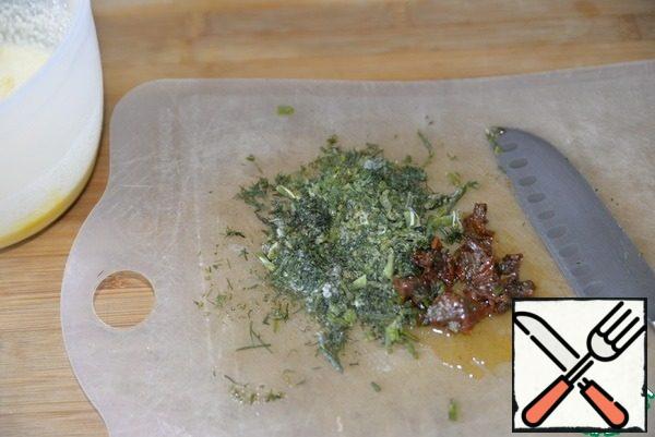 Finely chop the dill, I have ice cream and sun-dried tomatoes. In the absence of this step can be omitted.