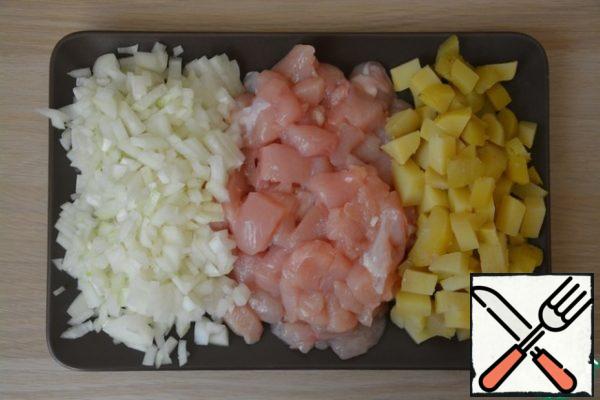 Boil the potatoes in the uniform until half-cooked. Peel the onion and potatoes. Cut the chicken fillet and potatoes into cubes (about 1-1. 5 cm). Finely chop the onion. Mix everything and add salt.