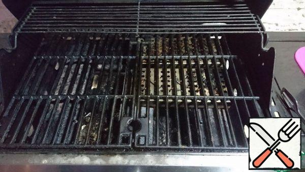 I have a gas grill with three burners. I lit two of them and put these boxes in the same place.