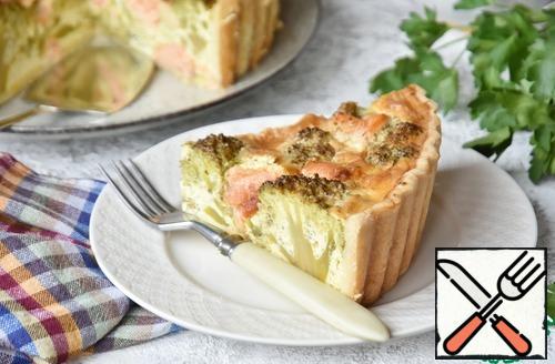 Bake the quiche in the oven preheated to 170 degrees for 70 minutes.