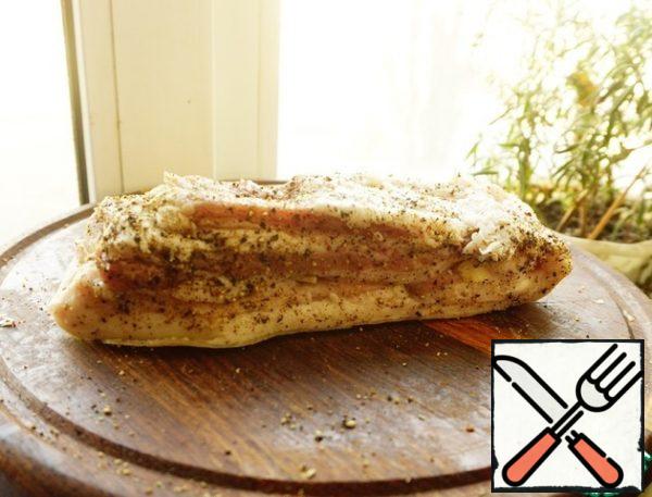 First, roll the fat in black pepper.